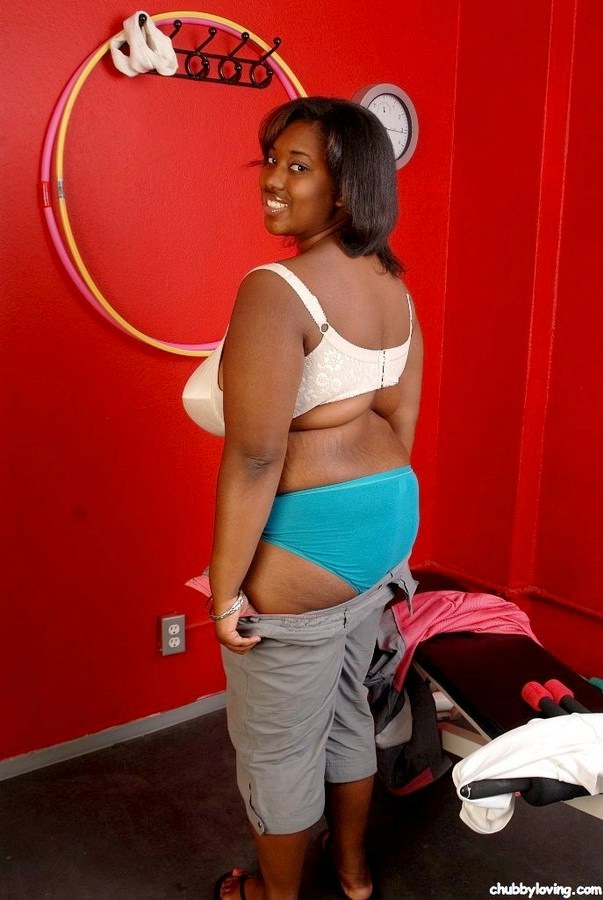 Fat Black Gym - Chubby Loving - Busty Fat Ebony Posing In Gym
